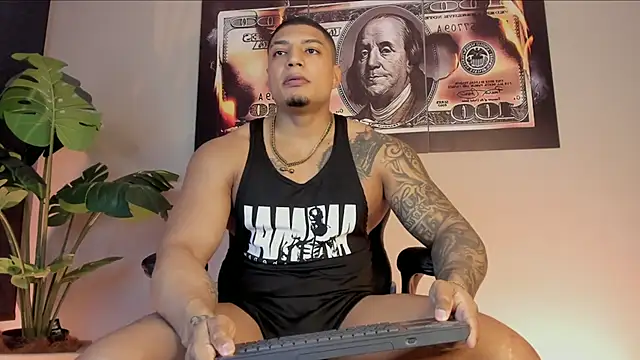 Snapshot of chrizmacgregor chatting on December 15, 2:05 am chrizmacgregor online show from December 15, 2:05 am