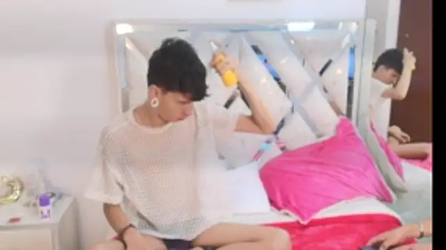 Snapshot of DemianSalvatore chatting on October 28, 5:59 pm DemianSalvatore online show from October 28, 5:59 pm