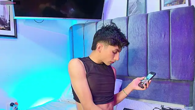 Snapshot of Erick_Velveth chatting on March 7, 6:21 am Erick Velveth online show from March 7, 6:21 am