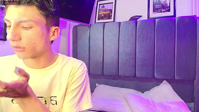 Snapshot of Erick_Velveth chatting on March 22, 7:23 am Erick Velveth online show from March 22, 7:23 am