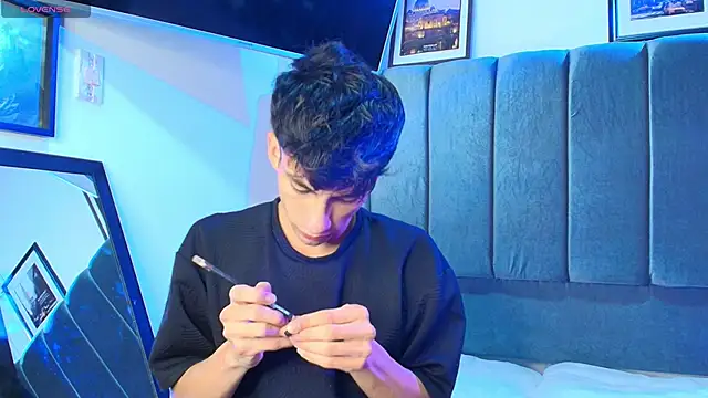 Snapshot of Erick_Velveth chatting on March 25, 5:02 am Erick Velveth online show from March 25, 5:02 am