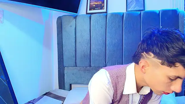 Snapshot of Erick_Velveth chatting on March 27, 5:46 am Erick Velveth online show from March 27, 5:46 am