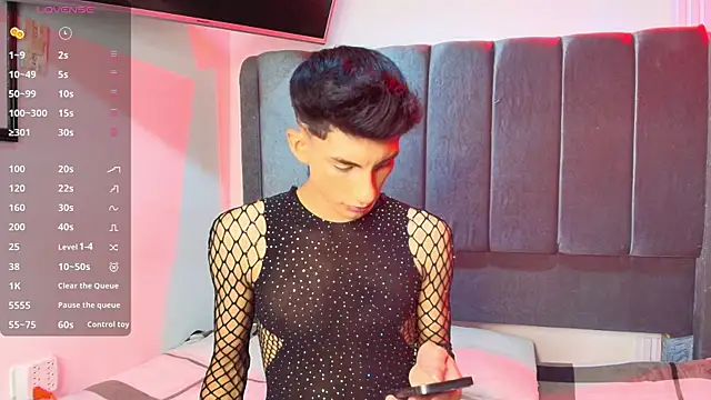 Snapshot of Erick_Velveth chatting on April 2, 5:49 am Erick Velveth online show from April 2, 5:49 am