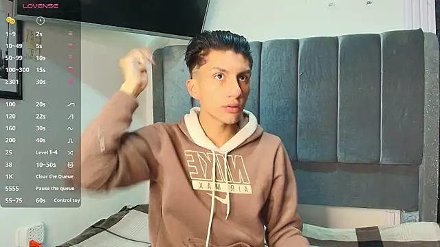 Snapshot of Erick_Velveth chatting on April 3, 6:44 am Erick Velveth online show from April 3, 6:44 am