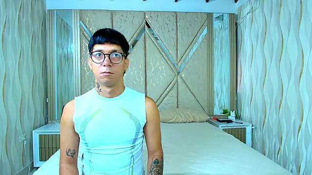 Snapshot of Wonderboys_zeus chatting on September 19, 1:23 pm Wonderboys zeus online show from September 19, 1:23 pm