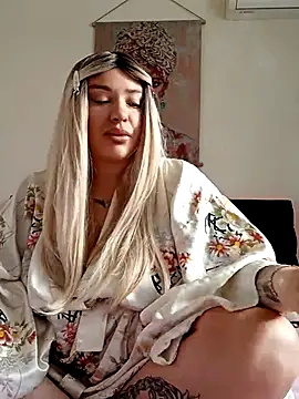 Snapshot of mariabloom9 chatting on December 4, 9:29 am mariabloom9 online show from December 4, 9:29 am