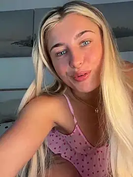 Snapshot of BabyBluexox chatting on May 19, 12:11 pm BabyBluexox online show from May 19, 12:11 pm