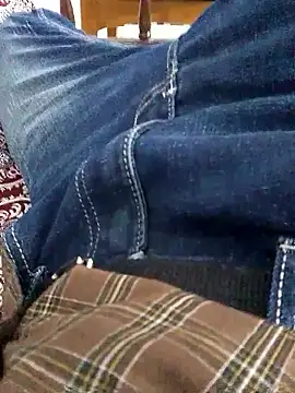 Snapshot of crish09 chatting on October 29, 12:40 pm crish09 online show from October 29, 12:40 pm