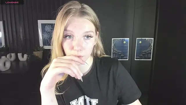 Snapshot of Layla_Glam chatting on September 26, 1:15 pm Layla Glam online show from September 26, 1:15 pm