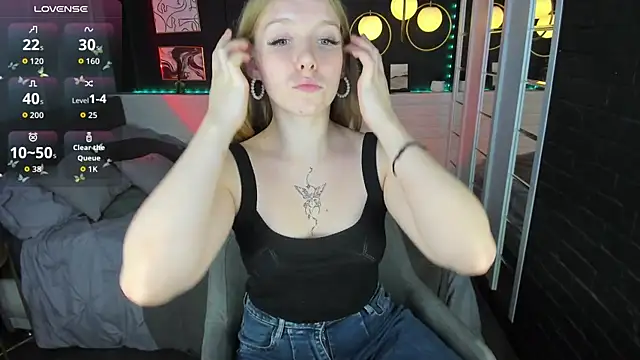 Snapshot of Layla_Glam chatting on October 1, 1:39 pm Layla Glam online show from October 1, 1:39 pm