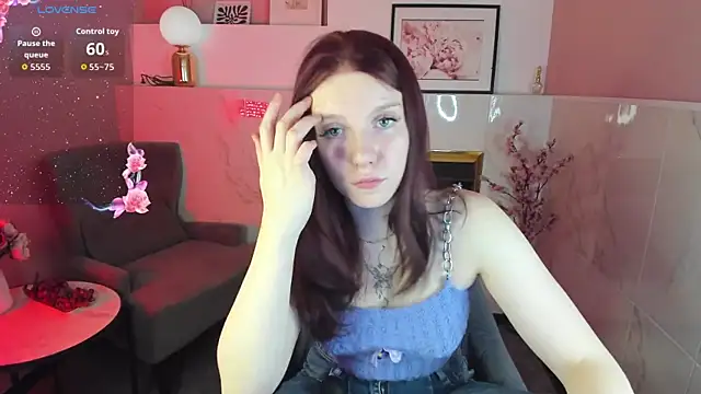 Snapshot of Layla_Glam chatting on October 8, 1:20 pm Layla Glam online show from October 8, 1:20 pm