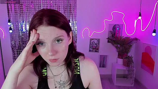 Snapshot of Layla_Glam chatting on October 10, 1:32 pm Layla Glam online show from October 10, 1:32 pm