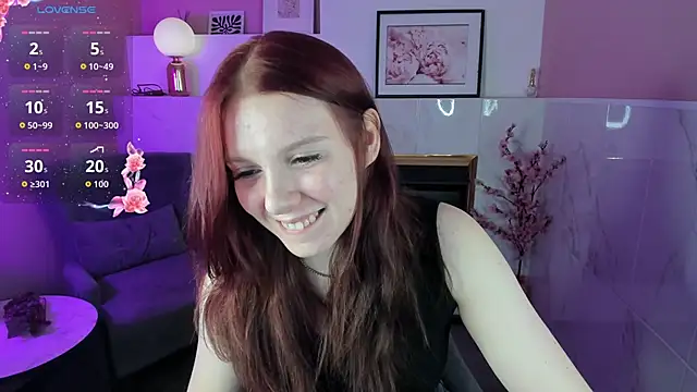 Snapshot of Layla_Glam chatting on October 22, 5:41 am Layla Glam online show from October 22, 5:41 am