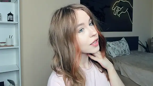 Snapshot of MaliaBourraine chatting on May 23, 7:24 am MaliaBourraine online show from May 23, 7:24 am