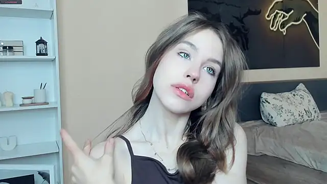 Snapshot of MaliaBourraine chatting on May 25, 7:36 am MaliaBourraine online show from May 25, 7:36 am