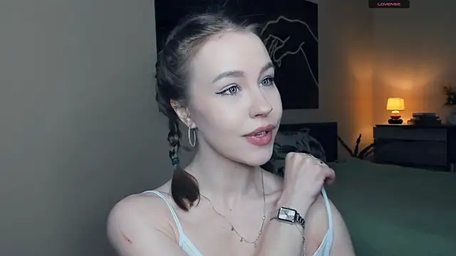 Snapshot of MaliaBourraine chatting on June 6, 7:24 am MaliaBourraine online show from June 6, 7:24 am