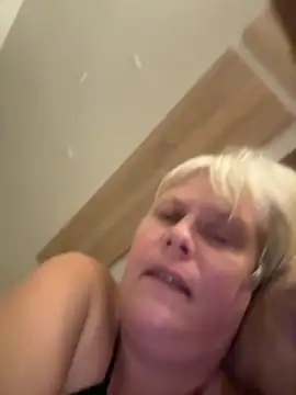 Snapshot of VyC7564 chatting on November 5, 12:10 am VyC7564 online show from November 5, 12:10 am