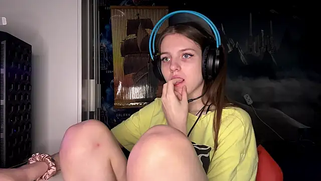 Elira Breeze online show from November 9, 1:09 pm