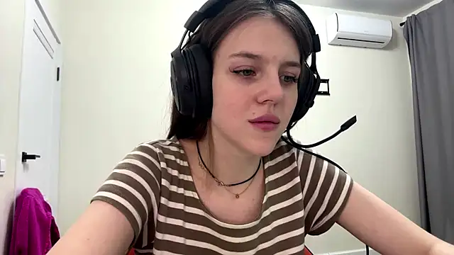 Elira Breeze online show from January 18, 7:17 pm