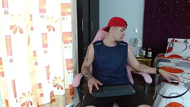 BooyHott  online show from October 25, 7:19 pm