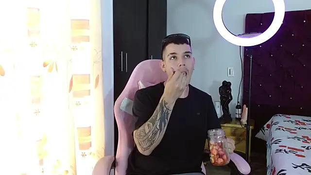 BooyHott  online show from November 13, 6:51 pm