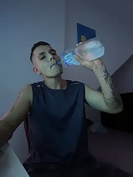 BooyHott  online show from December 1, 9:09 pm