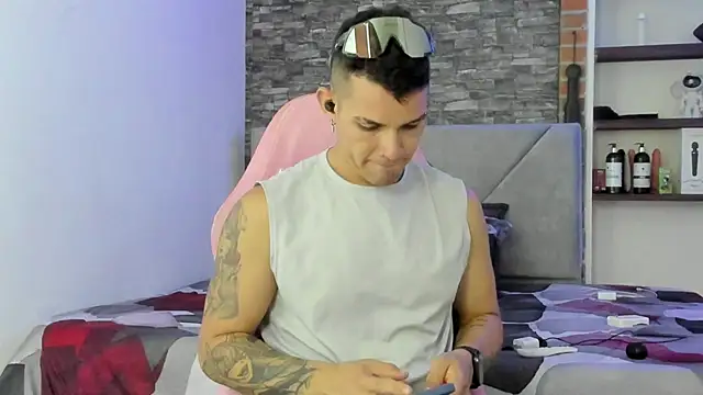 BooyHott  online show from February 5, 7:29 pm