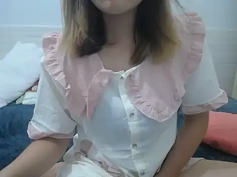 Snapshot of Hannie_26 chatting on October 4, 5:22 pm Hannie 26 online show from October 4, 5:22 pm