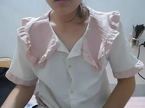 Snapshot of Hannie_26 chatting on October 28, 2:09 pm Hannie 26 online show from October 28, 2:09 pm