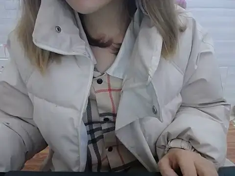 Snapshot of Hannie_26 chatting on November 3, 1:23 pm Hannie 26 online show from November 3, 1:23 pm