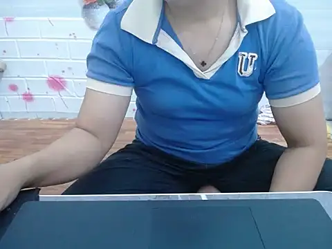 Snapshot of Hannie_26 chatting on November 6, 1:01 pm Hannie 26 online show from November 6, 1:01 pm