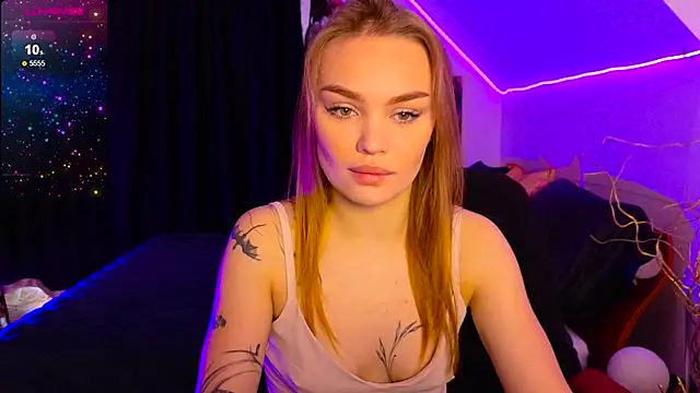 KitsyMoore online show from October 1, 9:04 am