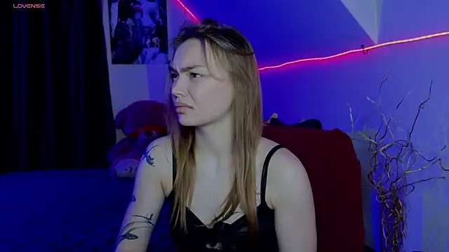 KitsyMoore online show from November 10, 1:10 pm