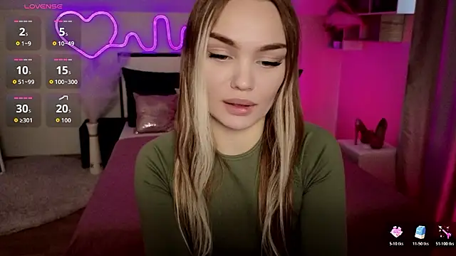 KitsyMoore online show from February 10, 10:41 am