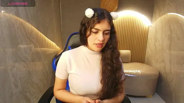 Snapshot of dany_r_ chatting on October 6, 1:19 pm dany r online show from October 6, 1:19 pm