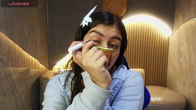 Snapshot of dany_r_ chatting on October 8, 12:47 pm dany r online show from October 8, 12:47 pm