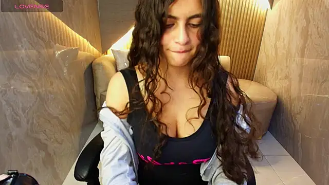 Snapshot of dany_r_ chatting on October 18, 1:23 pm dany r online show from October 18, 1:23 pm