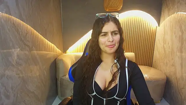 Snapshot of dany_r_ chatting on October 24, 1:07 pm dany r online show from October 24, 1:07 pm