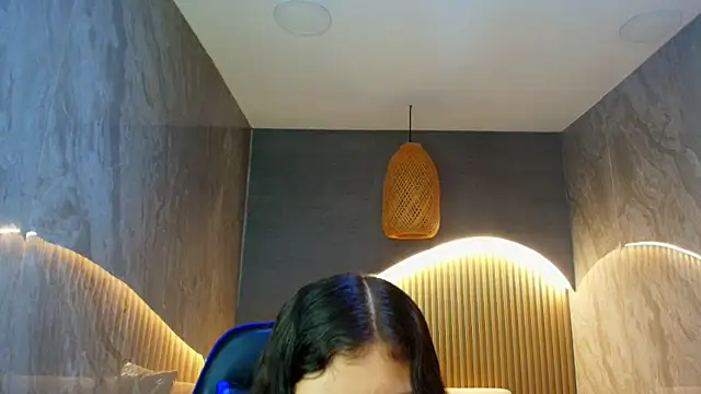 Snapshot of dany_r_ chatting on November 12, 1:44 pm dany r online show from November 12, 1:44 pm