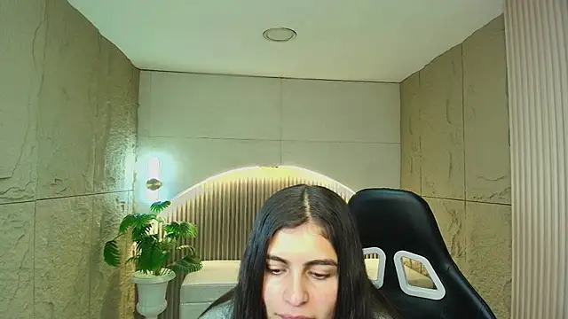 Snapshot of dany_r_ chatting on November 21, 12:37 pm dany r online show from November 21, 12:37 pm