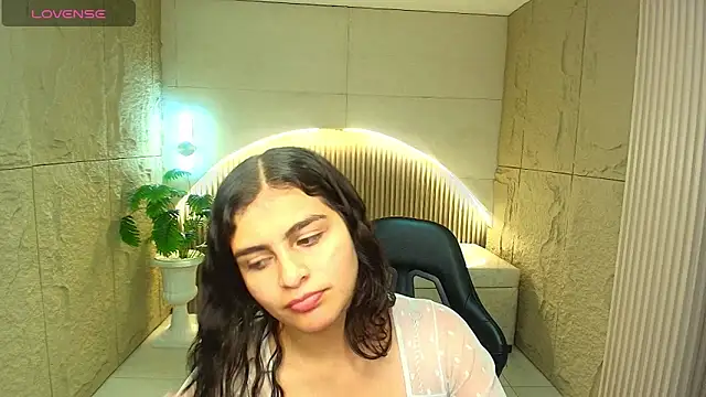 Snapshot of dany_r_ chatting on November 29, 1:03 pm dany r online show from November 29, 1:03 pm