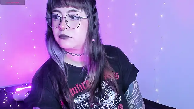 Snapshot of Hallucigenia_ chatting on March 2, 10:27 pm Hallucigenia online show from March 2, 10:27 pm