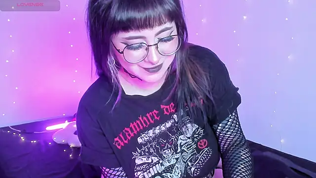 Snapshot of Hallucigenia_ chatting on March 13, 10:16 pm Hallucigenia online show from March 13, 10:16 pm