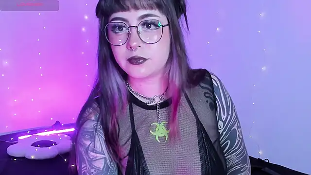 Snapshot of Hallucigenia_ chatting on March 18, 8:45 pm Hallucigenia online show from March 18, 8:45 pm