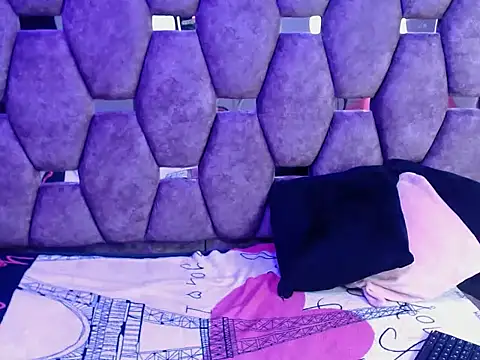 burbuja pink  online show from March 10, 4:06 am