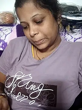 sweetqueen143 online show from June 7, 4:49 am