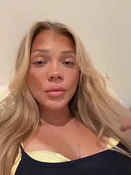 Bellablows online show from September 28, 8:47 pm