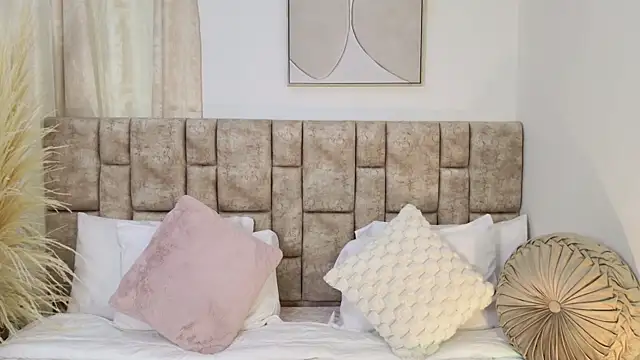 ZoeVolt online show from September 24, 5:05 pm