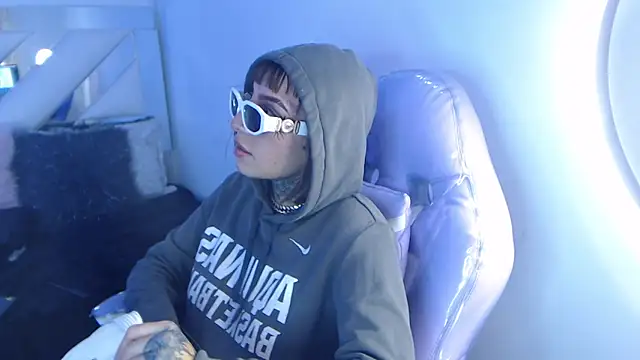 Snapshot of Gyal_8_ chatting on October 25, 4:35 pm Gyal 8 online show from October 25, 4:35 pm