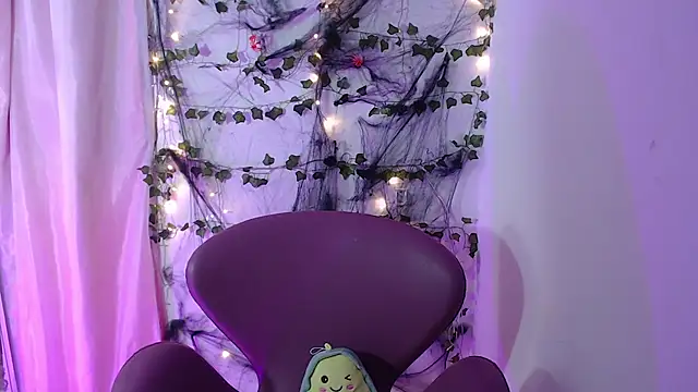 Snapshot of kamillew chatting on October 27, 9:24 am kamillew online show from October 27, 9:24 am